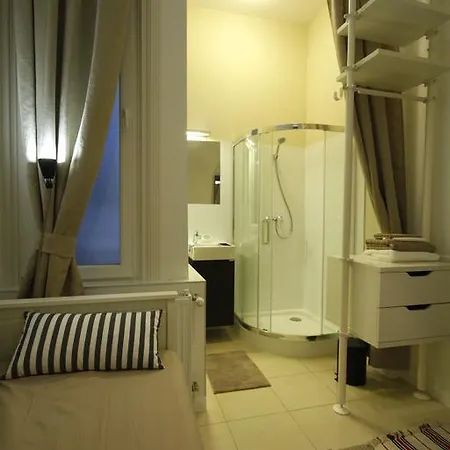 Guesthouse No. 7.